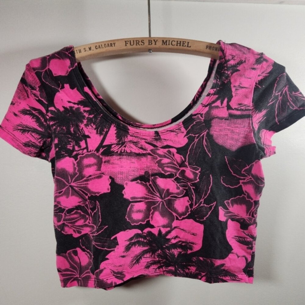 Stretchy Hawaiian black‎ and pink Maui Vegas top